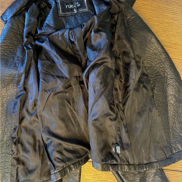 Sexy leather moto jacket with zippers.🖤 - Picture 10 of 10